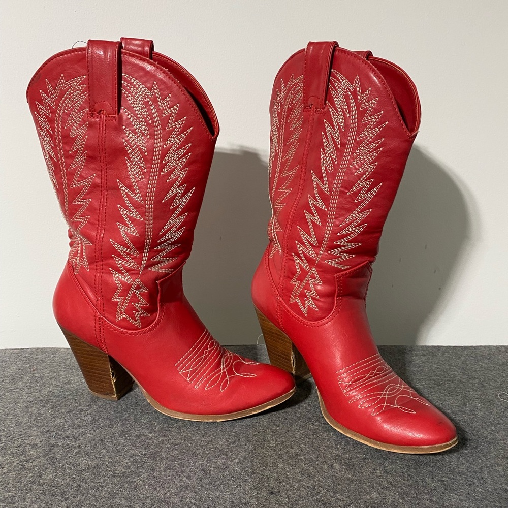 Size 10 Red cowboy / cowgirl boots by Miranda Lambert
